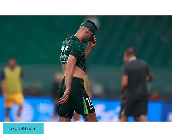 中卫外援拉莫斯现身训练场穿国安外套引发球迷热议